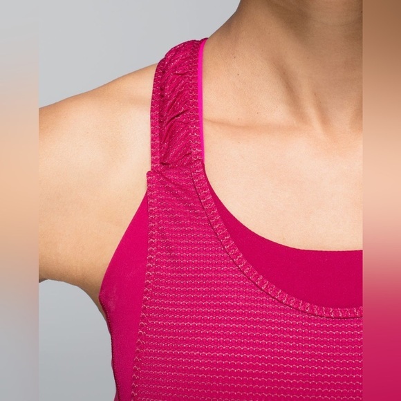 Lululemon Stash It Tank - Picture 3 of 13